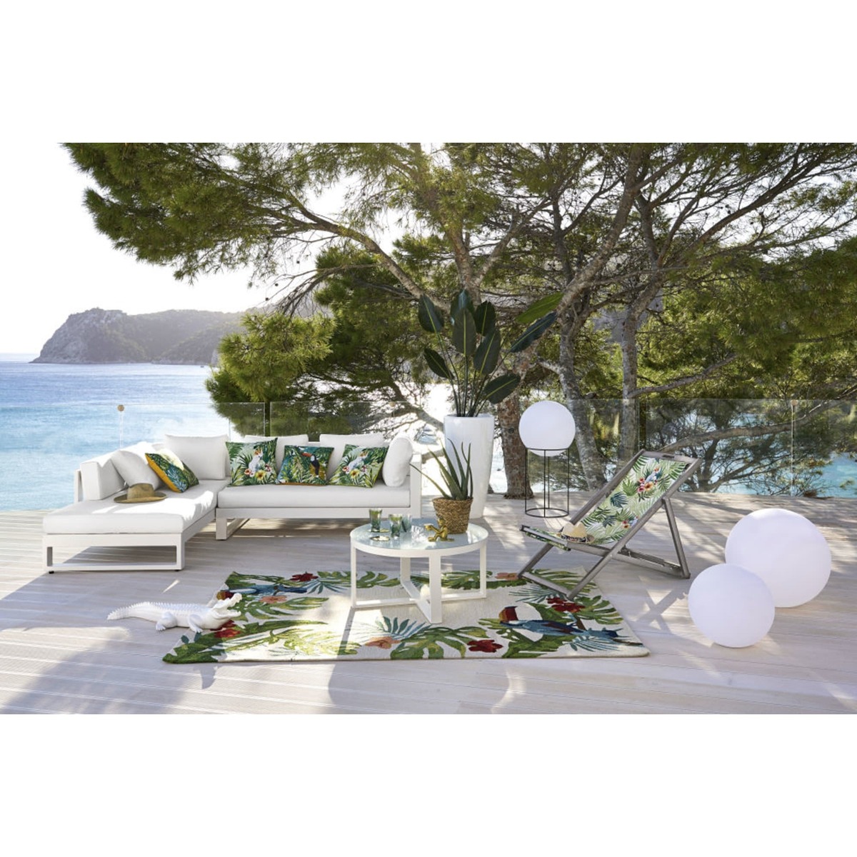 Round White Metal and Glass Garden Coffee Table Thetis – image 4