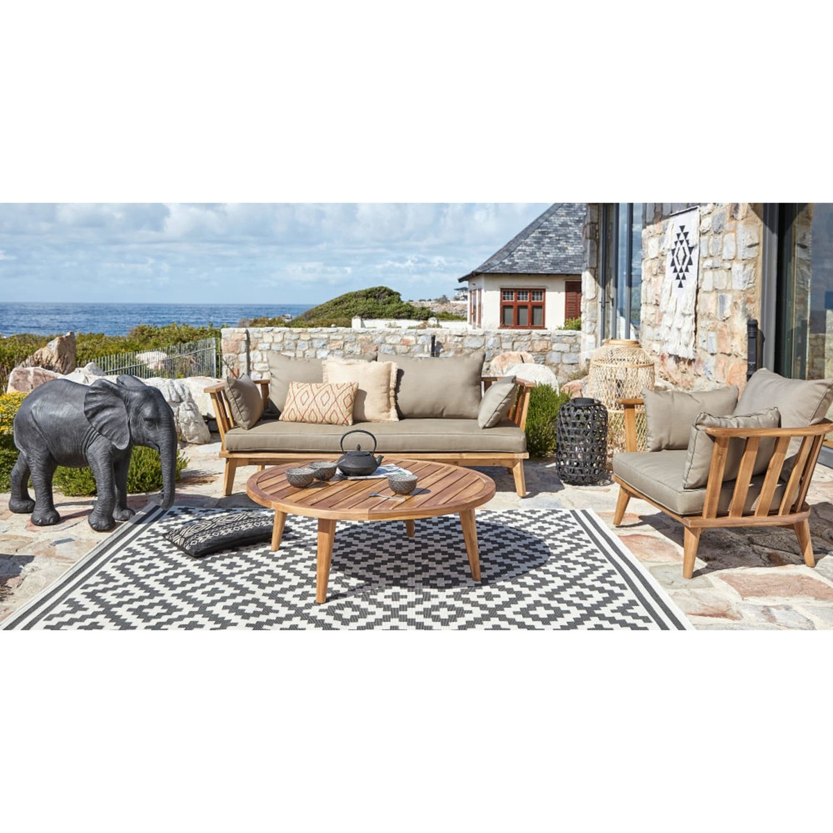 Round garden coffee table in solid acacia Noumea – image 13