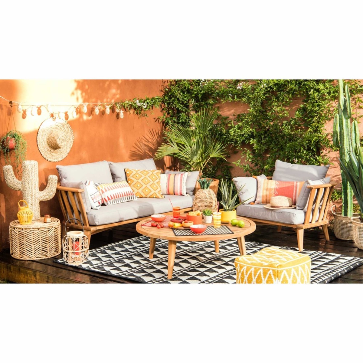 Round garden coffee table in solid acacia Noumea – image 5