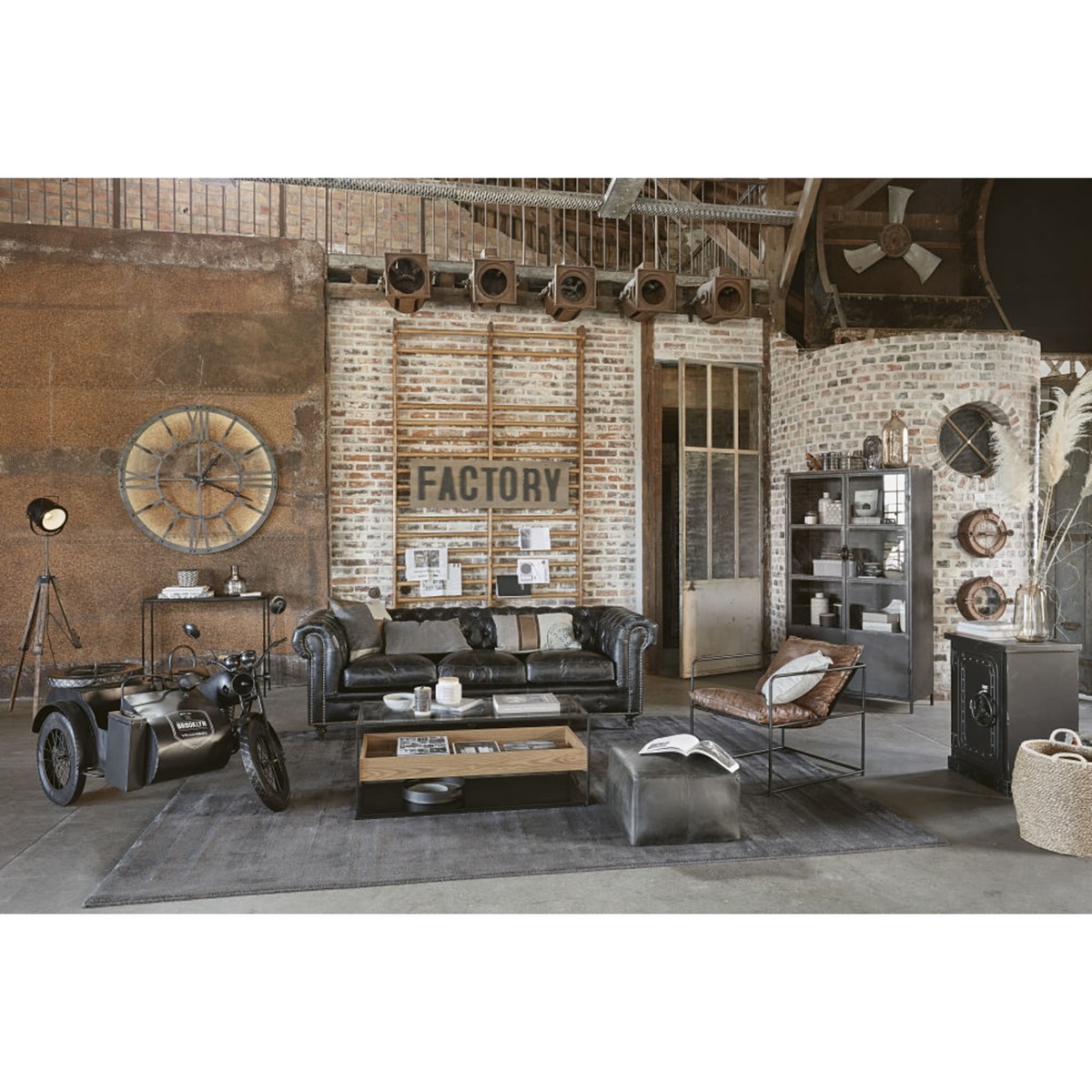 Black Metal and Tempered Glass Coffee Table Raven – image 2