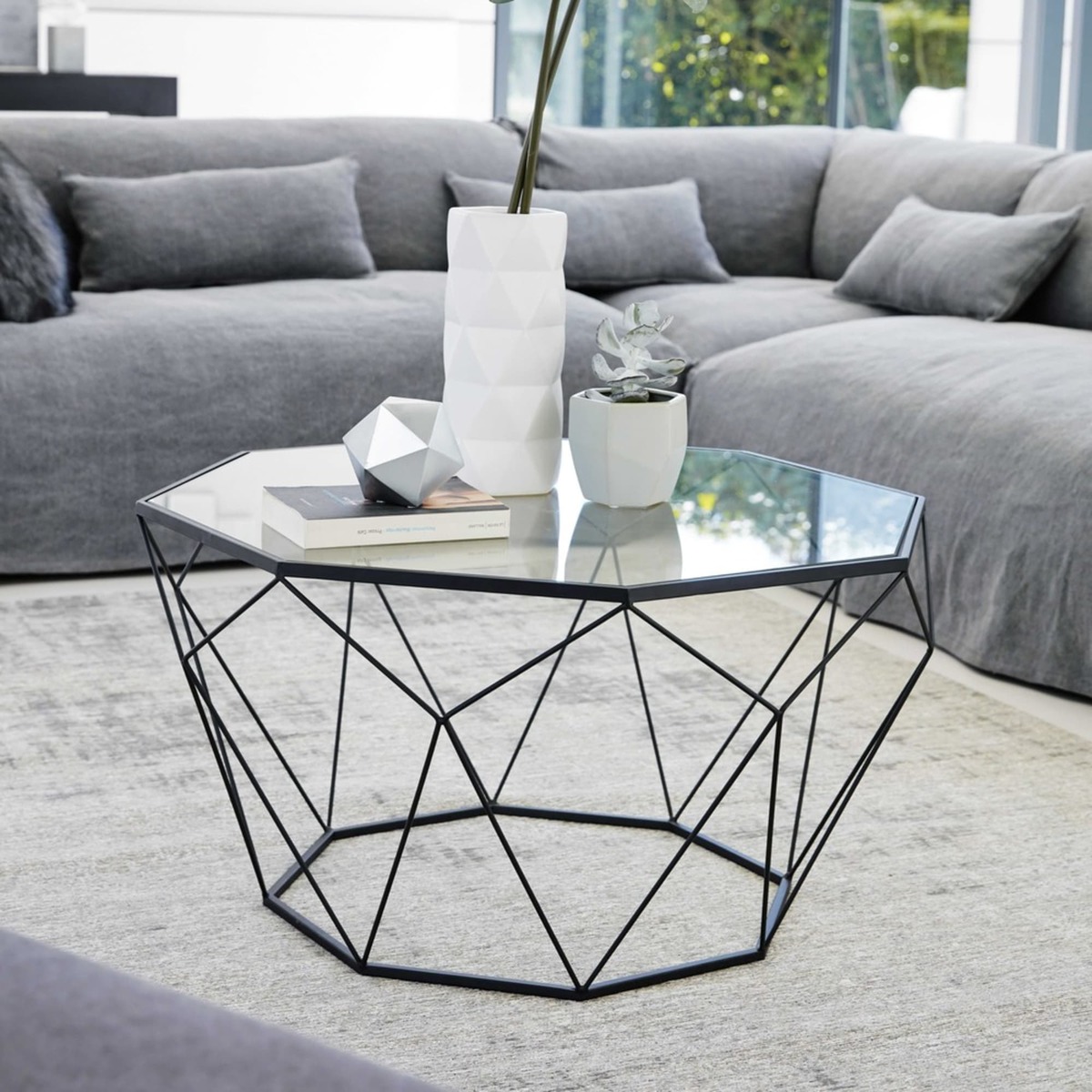 Black metal and tempered glass coffee table Blossom – image 2