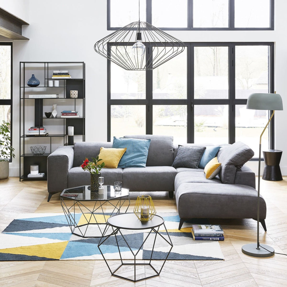 Black metal and tempered glass coffee table Blossom – image 4