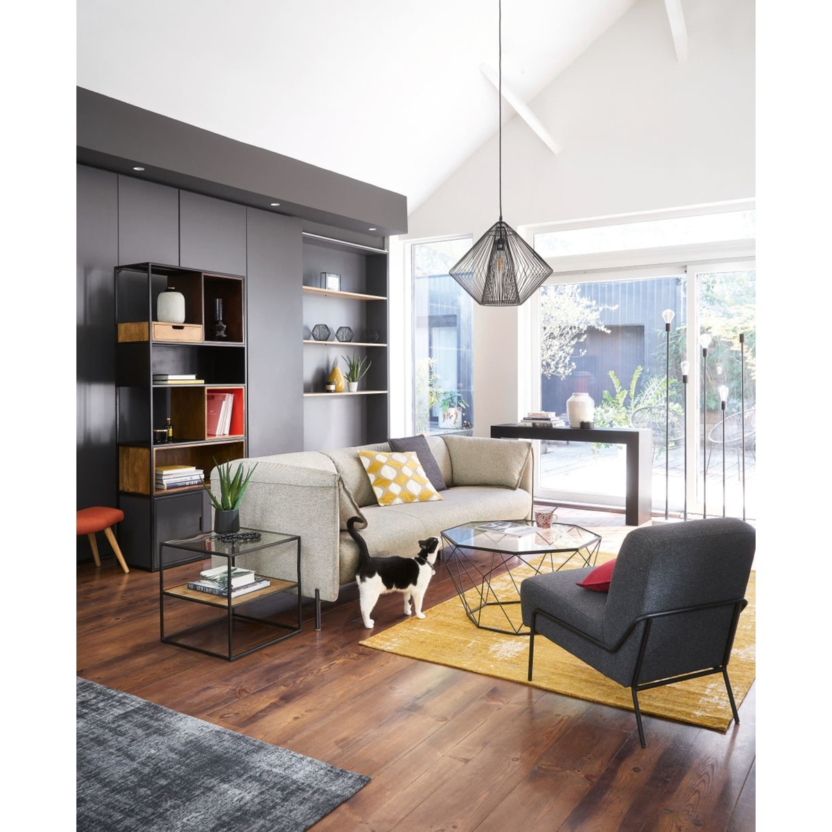 Black metal and tempered glass coffee table Blossom – image 5