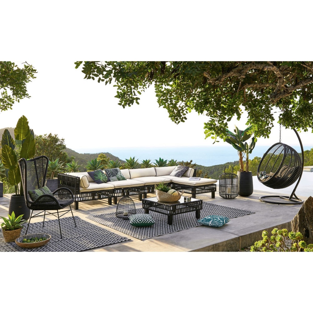 Black Woven Resin and Glass Garden Coffee Table Massai – image 7