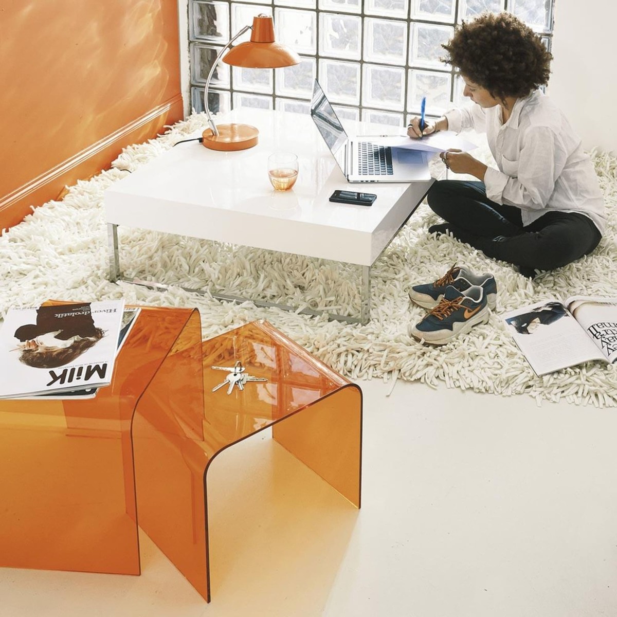 White Lacquered Finish Coffee Table Easy – image 4