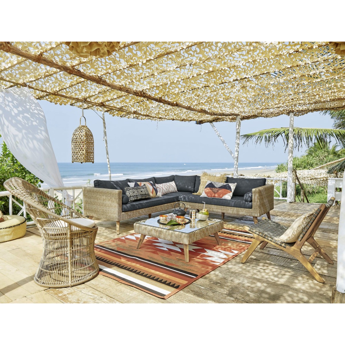 Wicker and tempered glass garden coffee table W 80cm Feroe – image 5