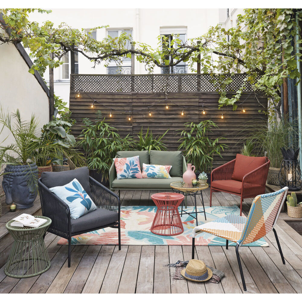 Garden coffee table in rattan-style resin and glass – image 4