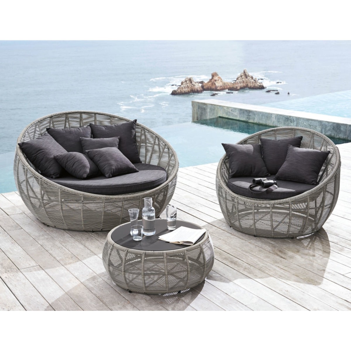 Round Resin Wicker and Grey Glass Garden Coffee Table Tamarin – image 3