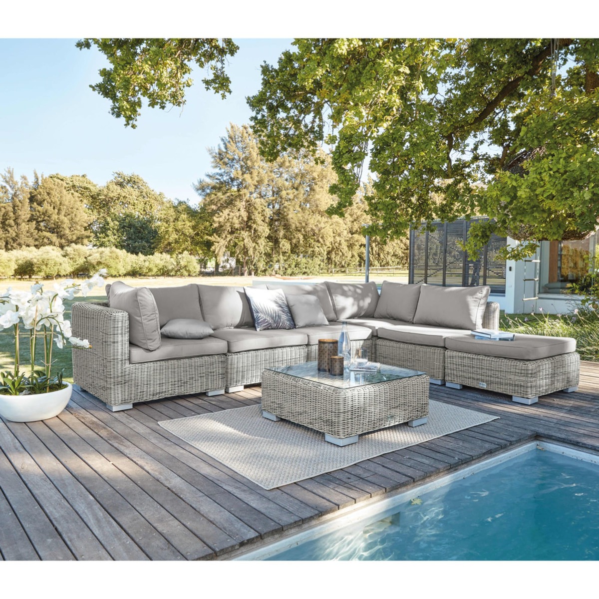 Tempered glass and resin wicker garden coffee table in grey W 77cm Cape Town – image 4