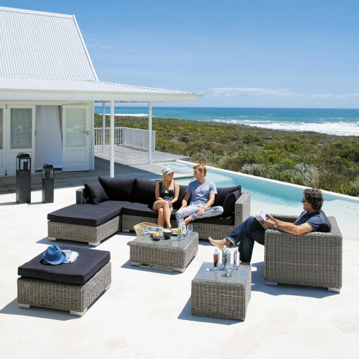 Tempered glass and resin wicker garden coffee table in grey W 77cm Cape Town – image 6
