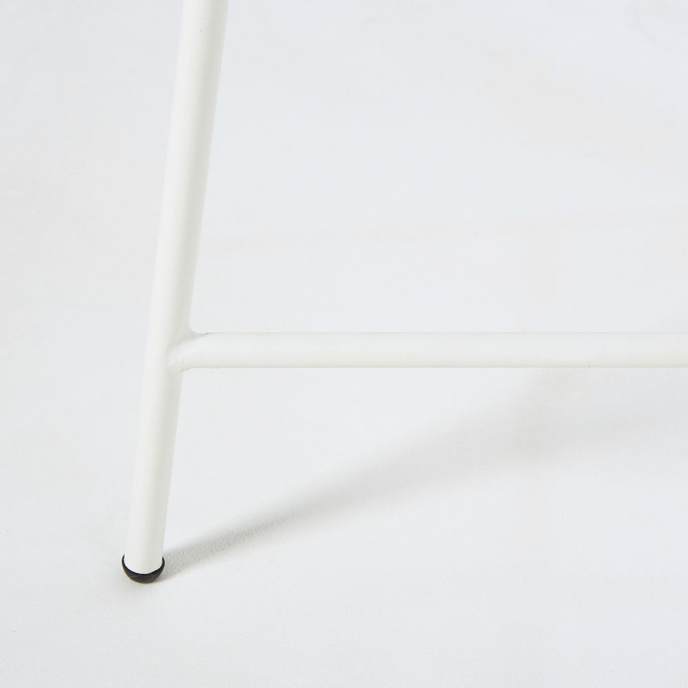 White Resin and Glass Garden Coffee Table – image 4