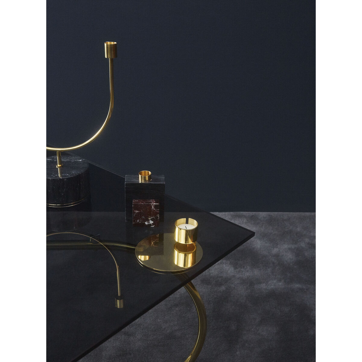 Angui Coffee table - / Glass - 75 x 75 cm by AYTM Black/Gold/Metal – image 4