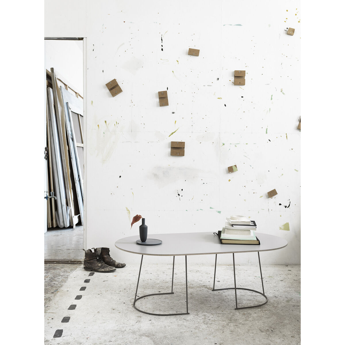 Airy Coffee table - Medium -  88 x 51,5 cm by Muuto Black – image 2