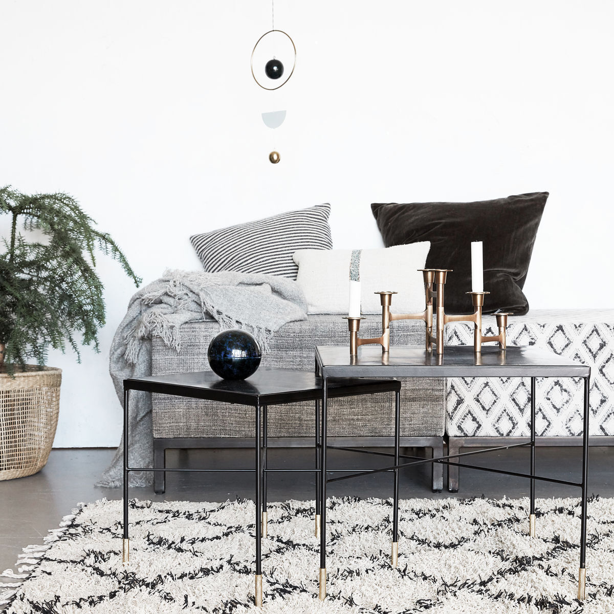 OX Coffee table - 50 x 50 x H 45 cm by House Doctor Black/Gold/Metal – image 2