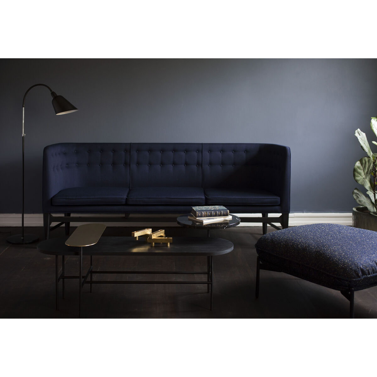 Palette JH7 Coffee table - 3 tops by &tradition Black/Gold – image 2