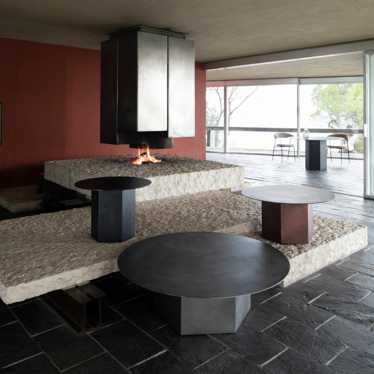 Gubi Epic Steel coffee table Midnight black ø60cm – image 2