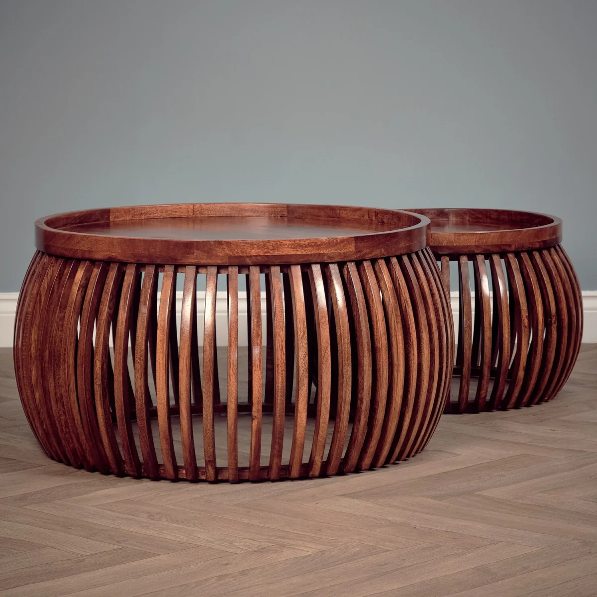 Set of 2 Solid Mango Wood Round Coffee Tables - Medium Oak – image 4