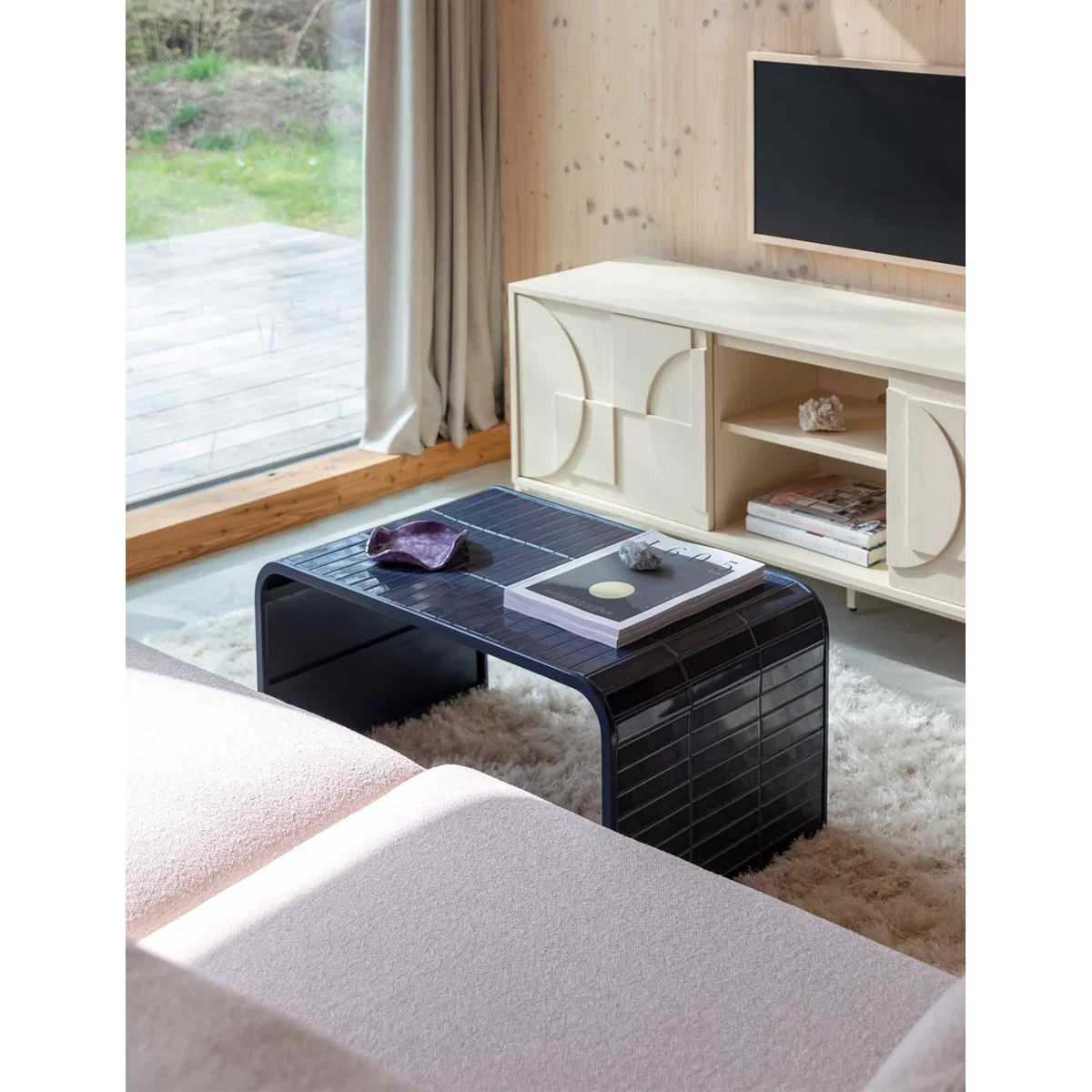 RikRak coffee table with Blue Tiles – image 4