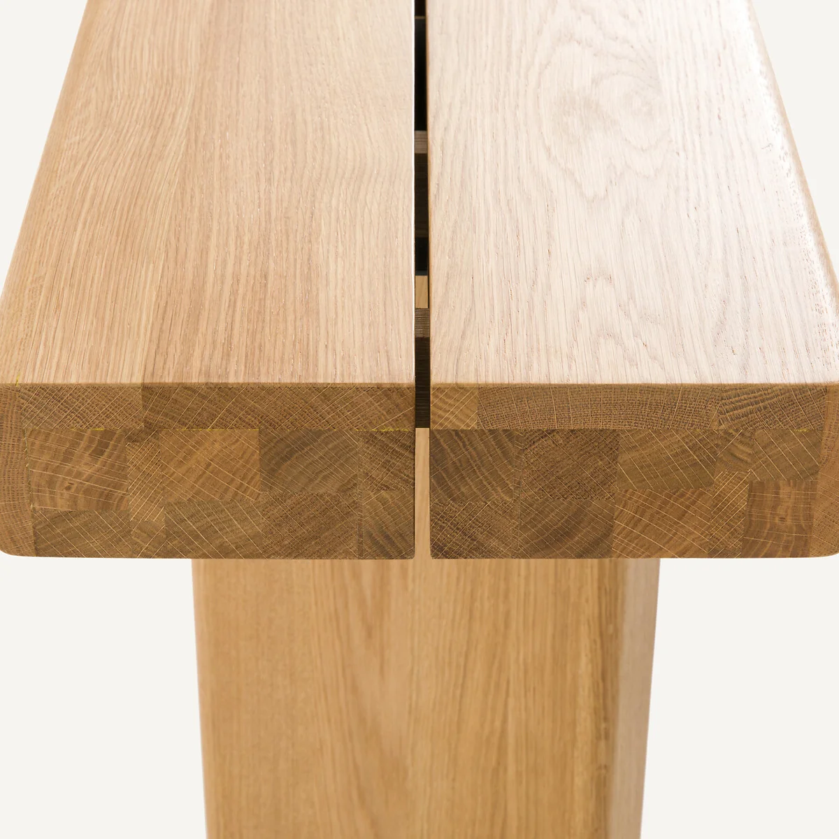 Olaga Console Table in Oak and Oak Veneer, L140cm – image 5