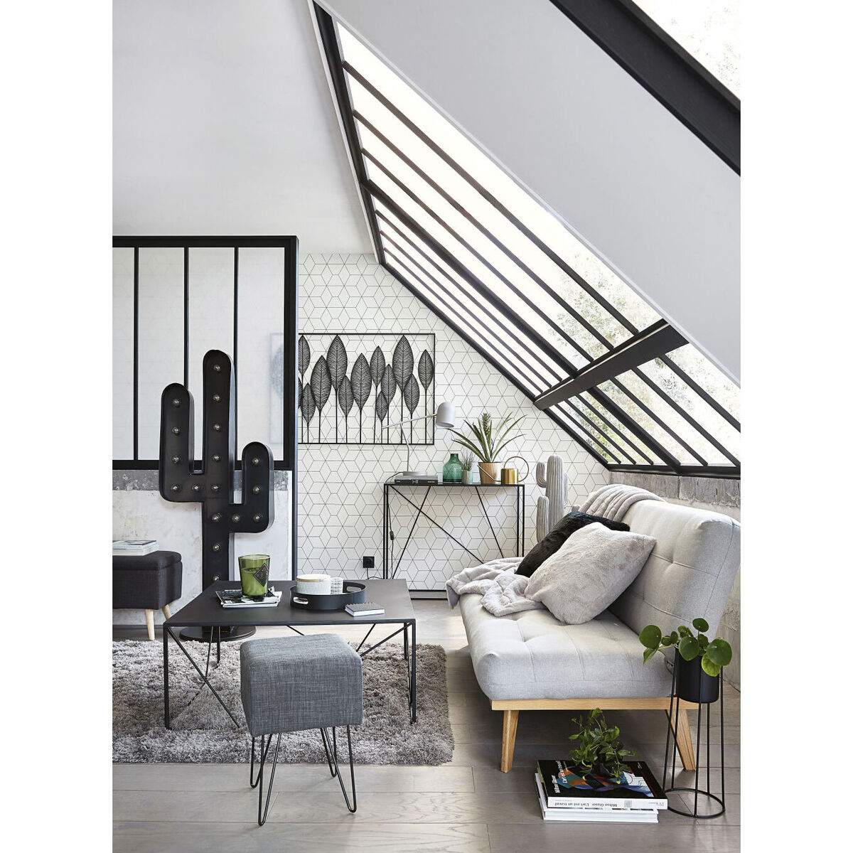Black Metal Console Table – image 4