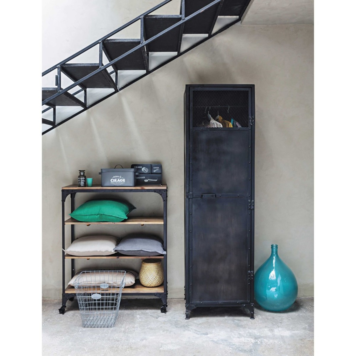 Metal and fir industrial console table on castors in charcoal grey Brooklyn – image 5