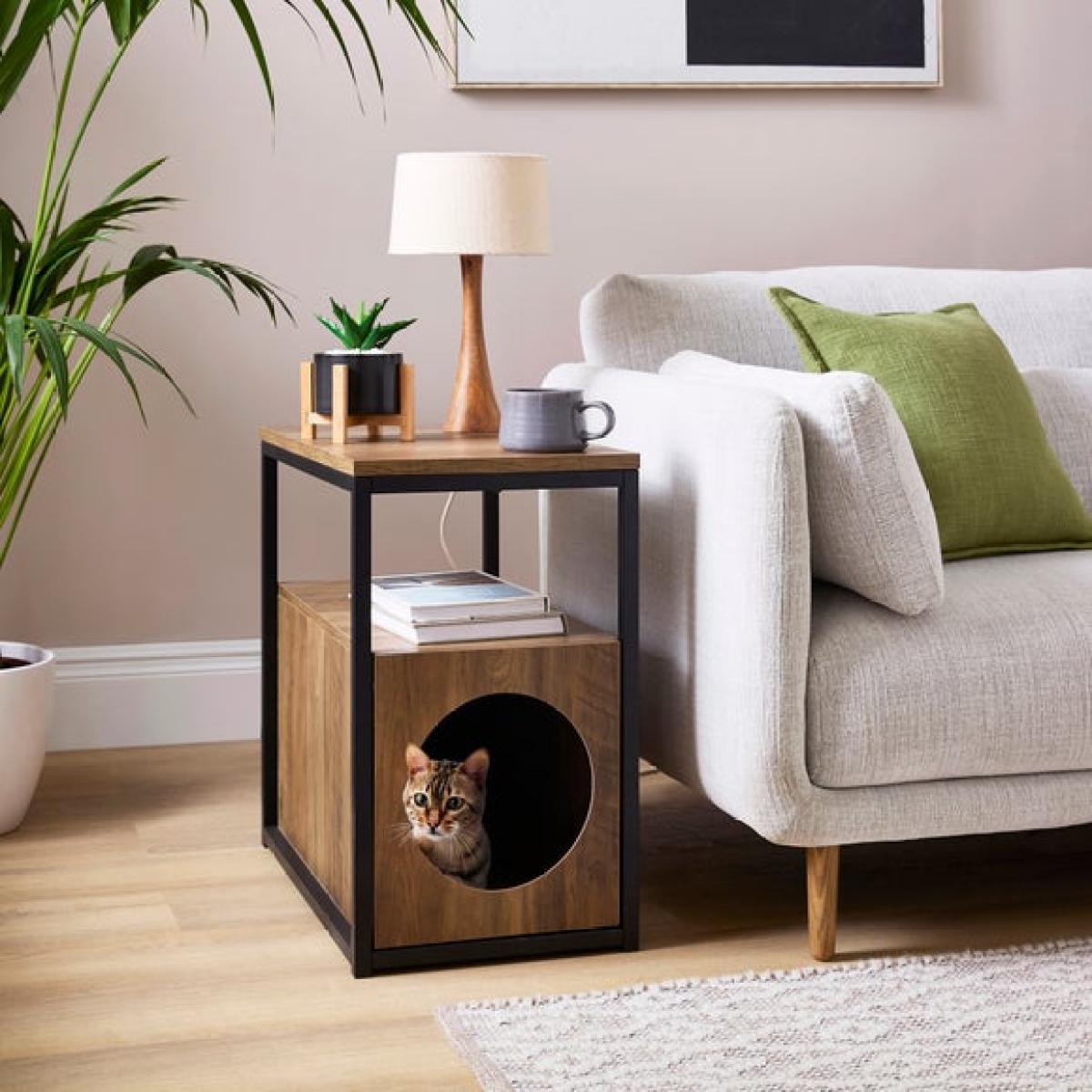 Fulton Cat Side Table – image 1