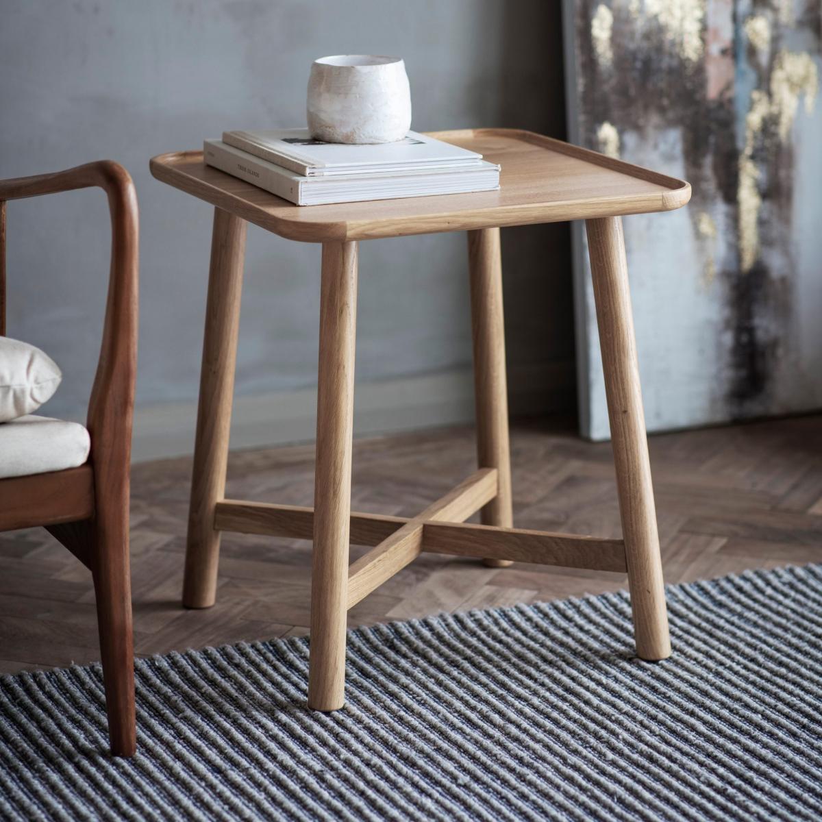 Kingham Light Oak Side Table – image 1