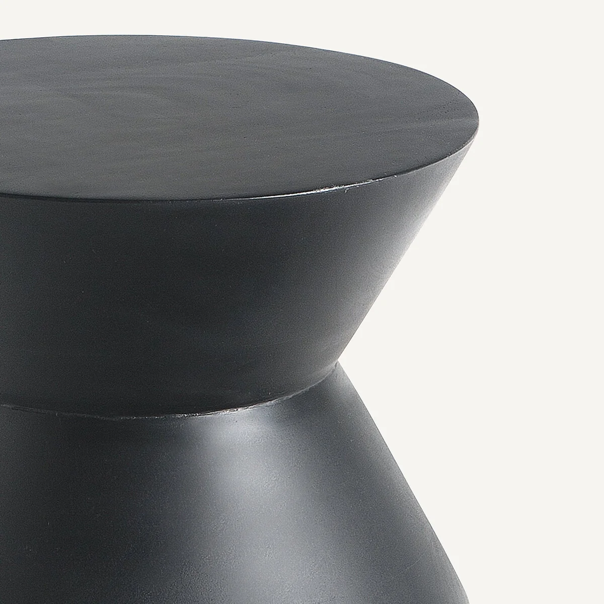 Calendes Solid Mango Wood Side Table – image 3