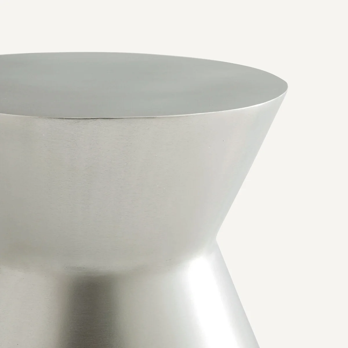 Calendes Cast Aluminium Side Table – image 3