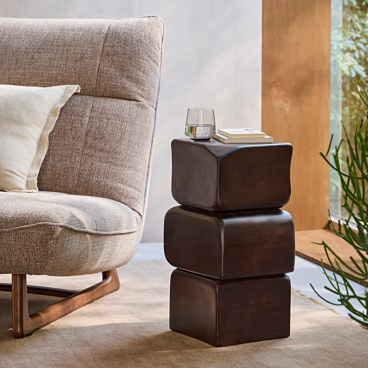 Inya Side Table in Solid Mango Wood – image 2