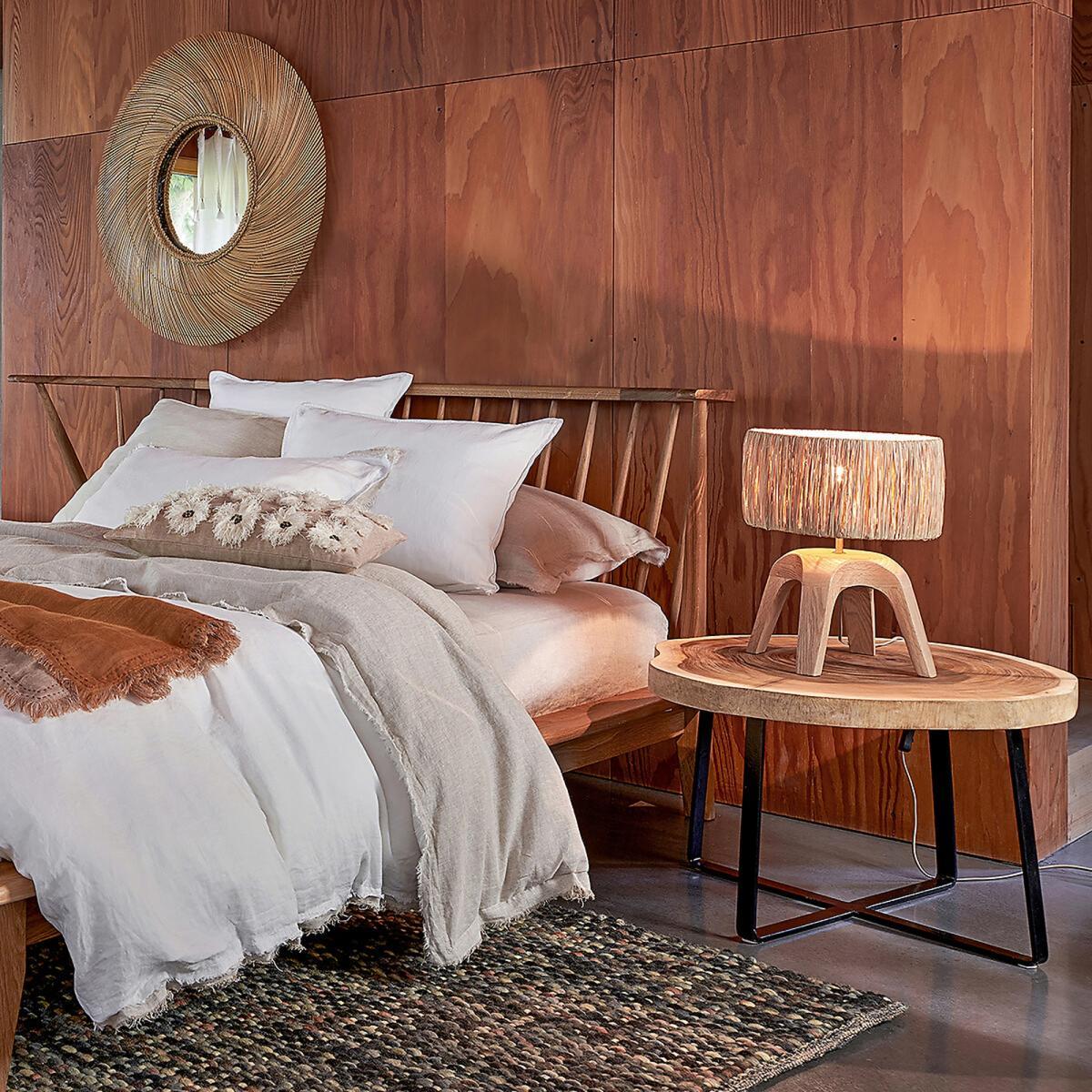 Sicamor Suar Wood Side Table – image 3