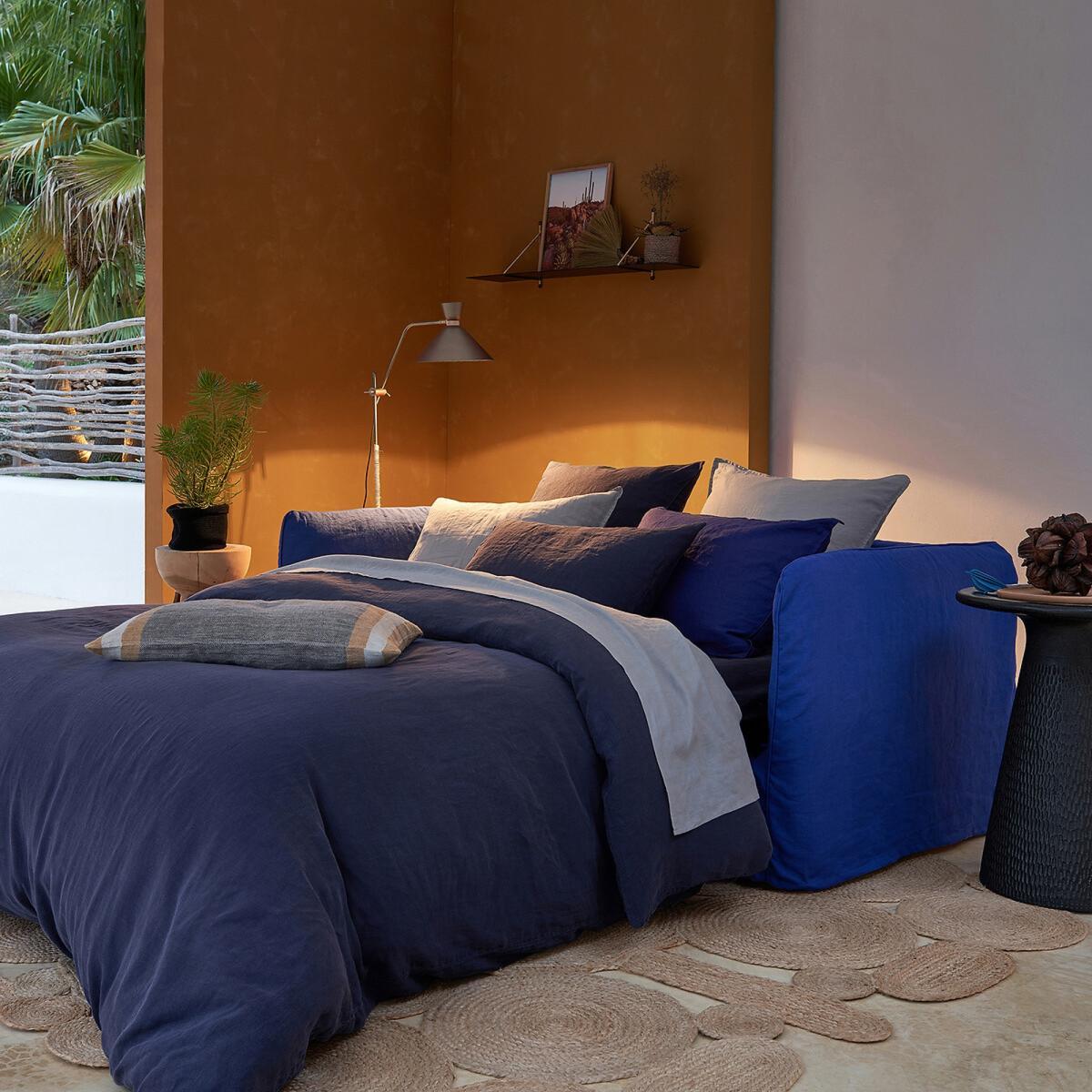 Oreus Side Table in Solid Mango Wood – image 6