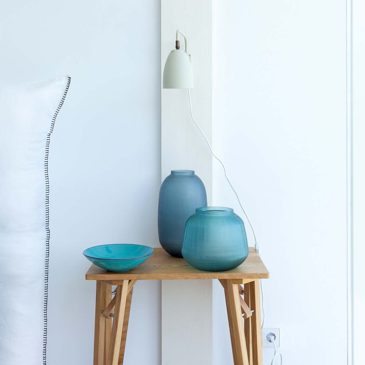 Tsitsi Solid Oak Bedside Table – image 5