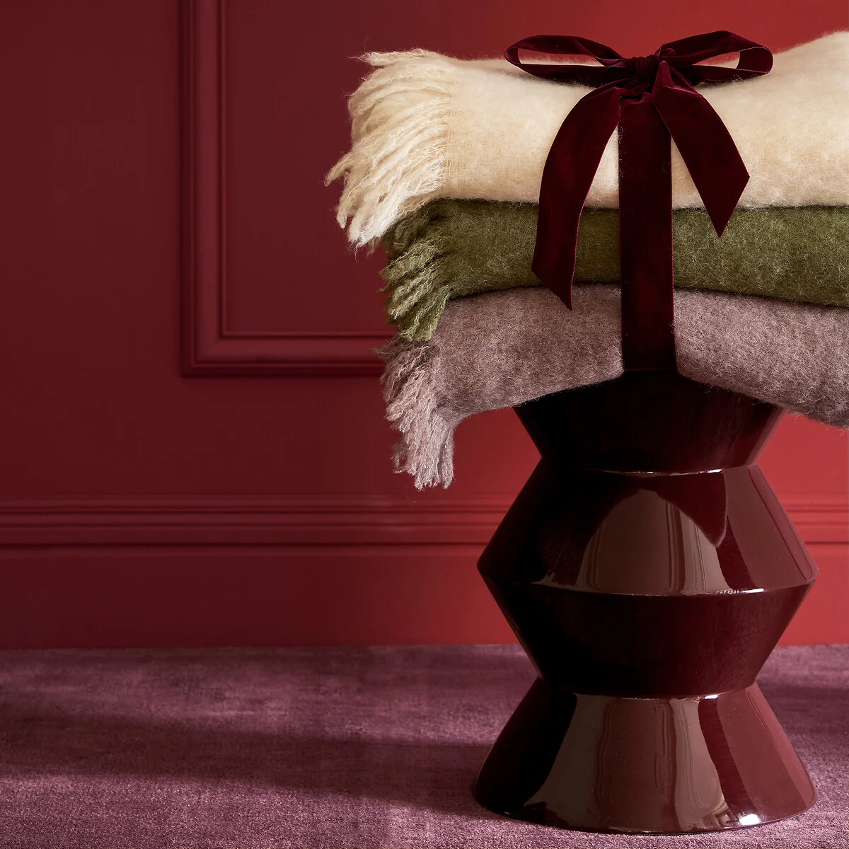 Talou Sculpted Side Table with A Lacquered Finish – image 2