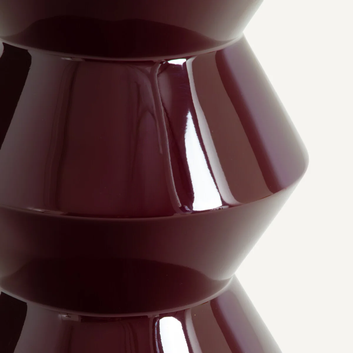 Talou Sculpted Side Table with A Lacquered Finish – image 3