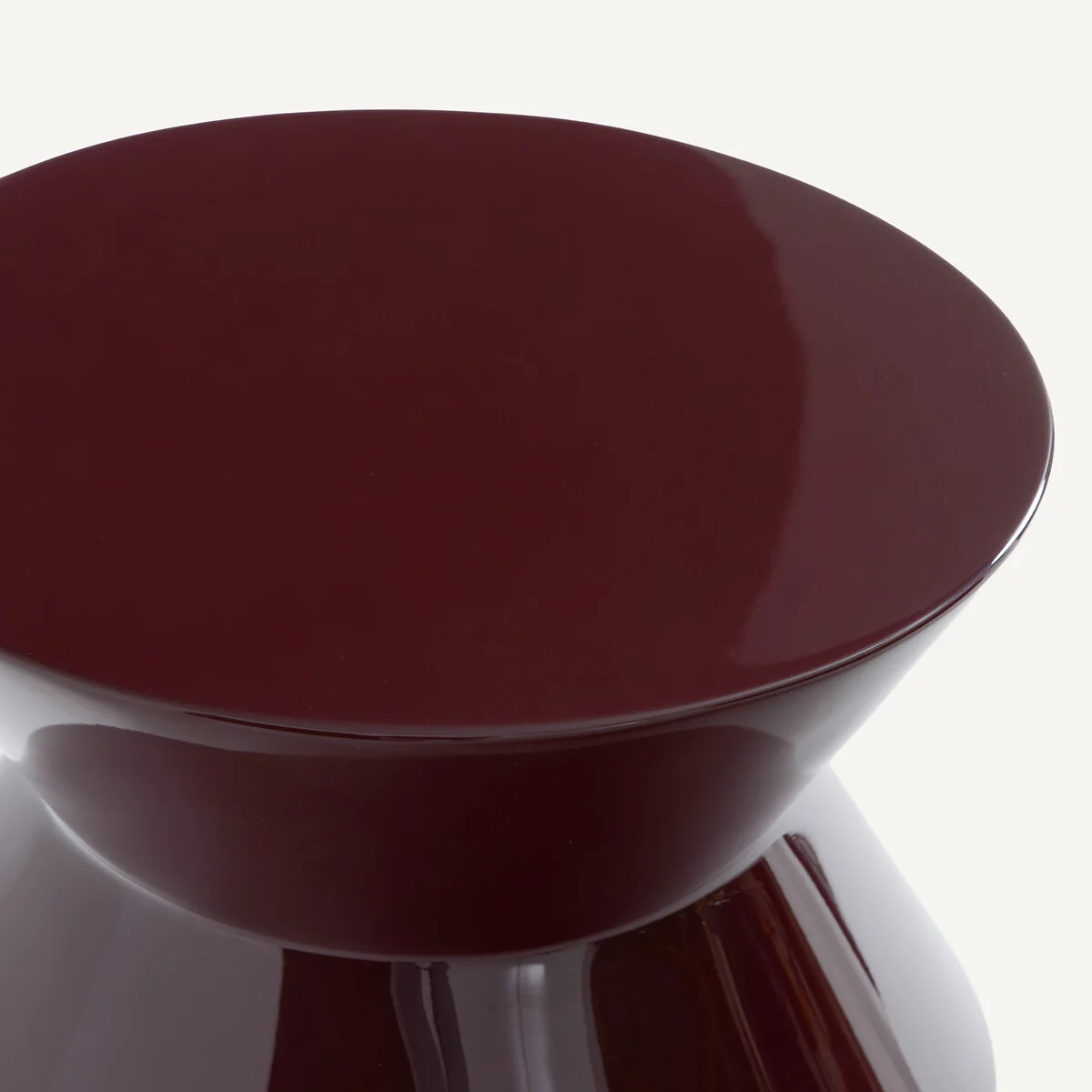 Talou Sculpted Side Table with A Lacquered Finish – image 4