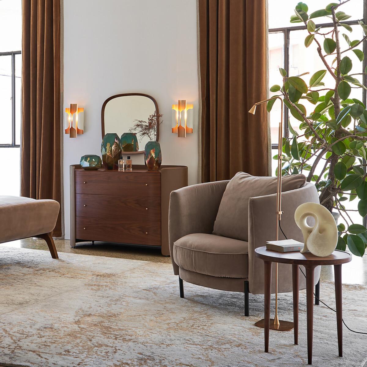 Magosia Solid Walnut Side Table – image 6
