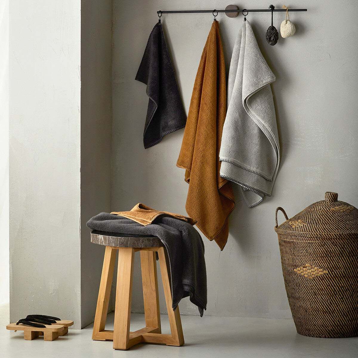 Apiti Petrified Wood Side Table – image 3