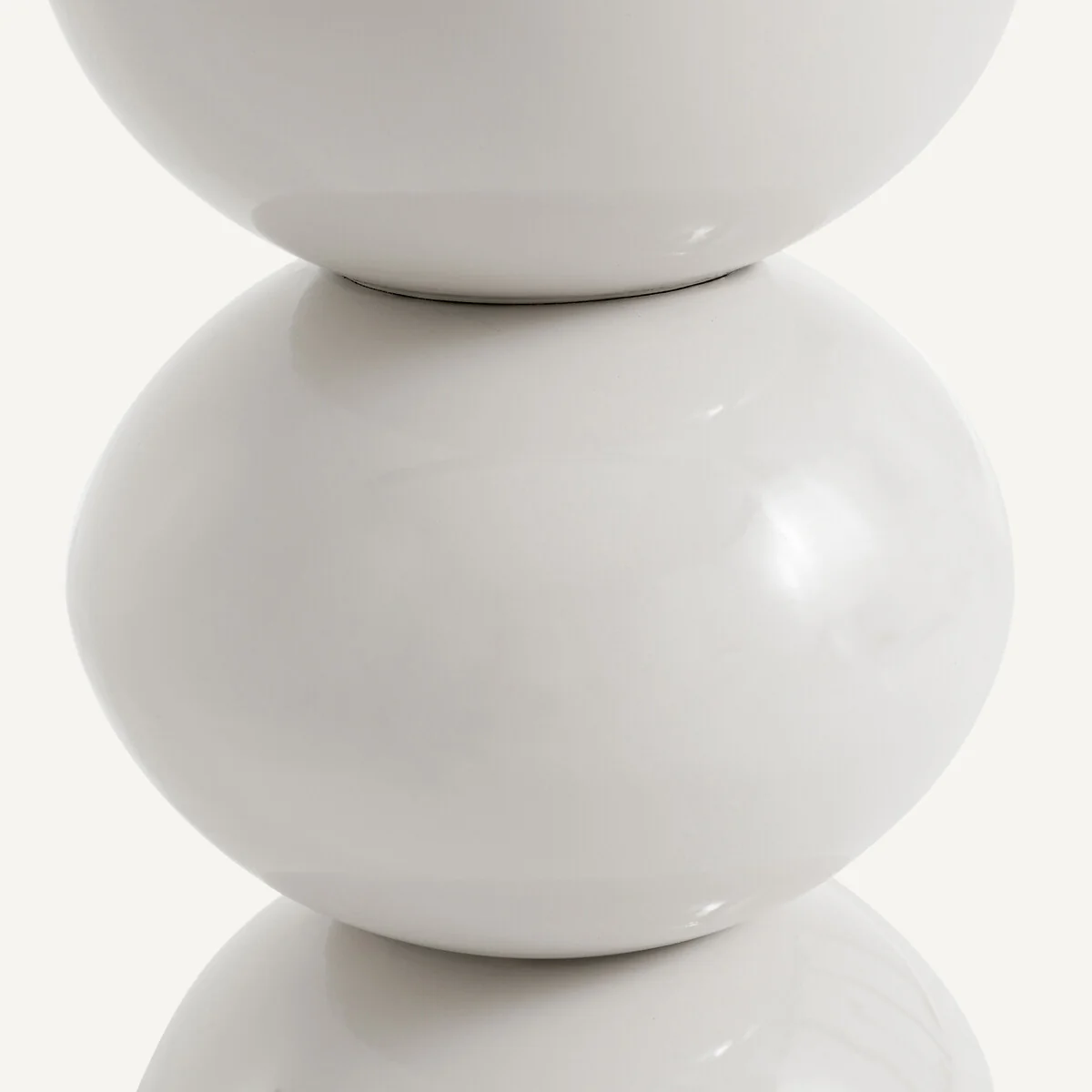Rouva Side Table in Iron Metal – image 3