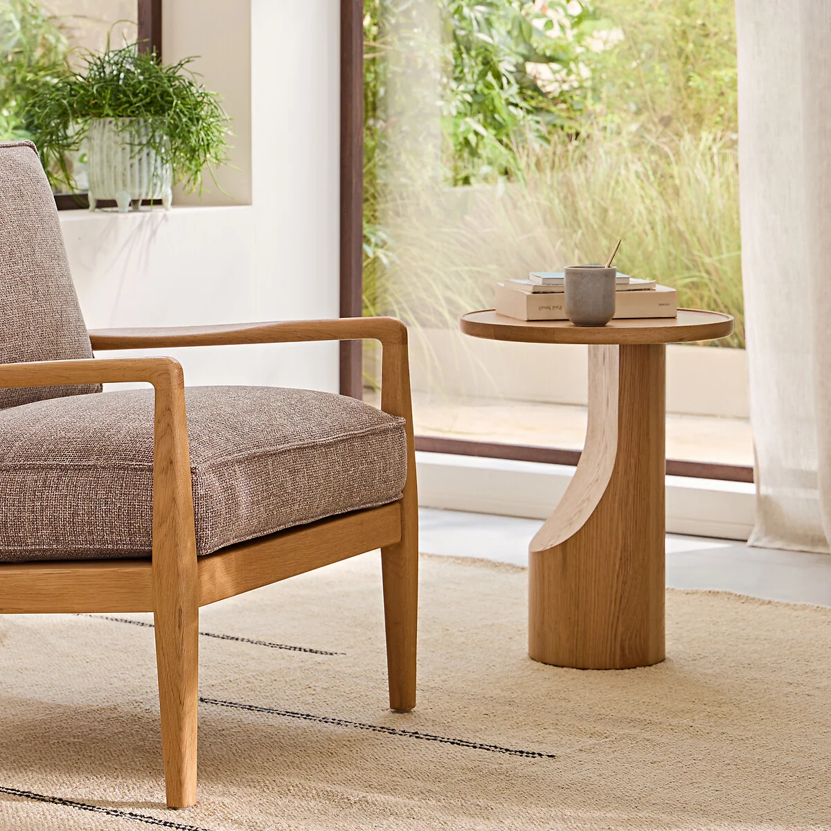 Stigido Side Table in Solid Oak and Oak Veneer – image 2