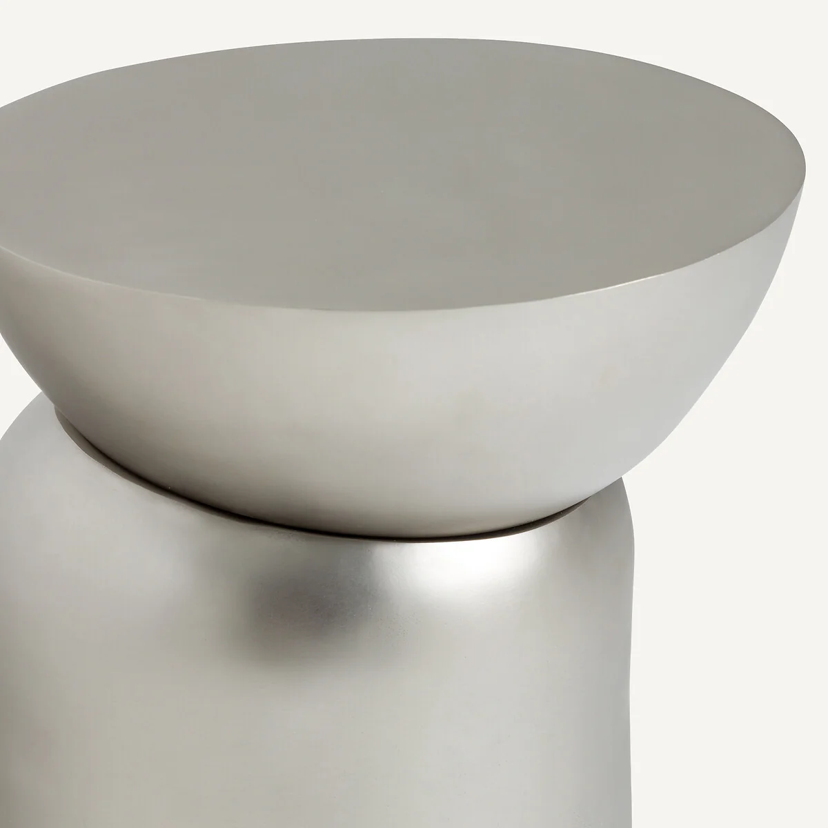 Fraulino Cast Aluminium Side Table – image 4
