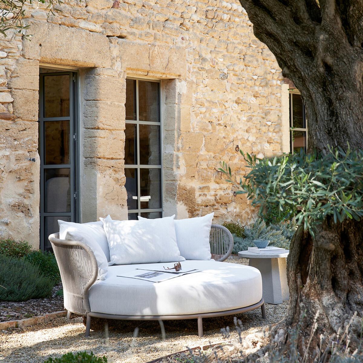 Galerne Rockstone Garden Side Table – image 7