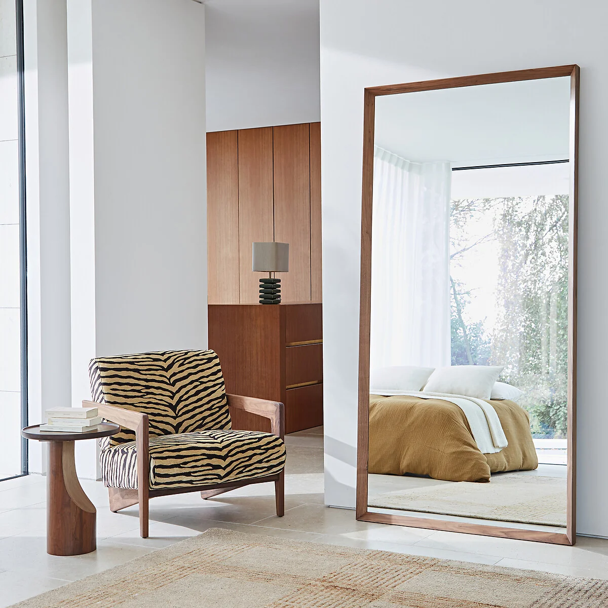 Stigido Solid Walnut Side Table – image 3