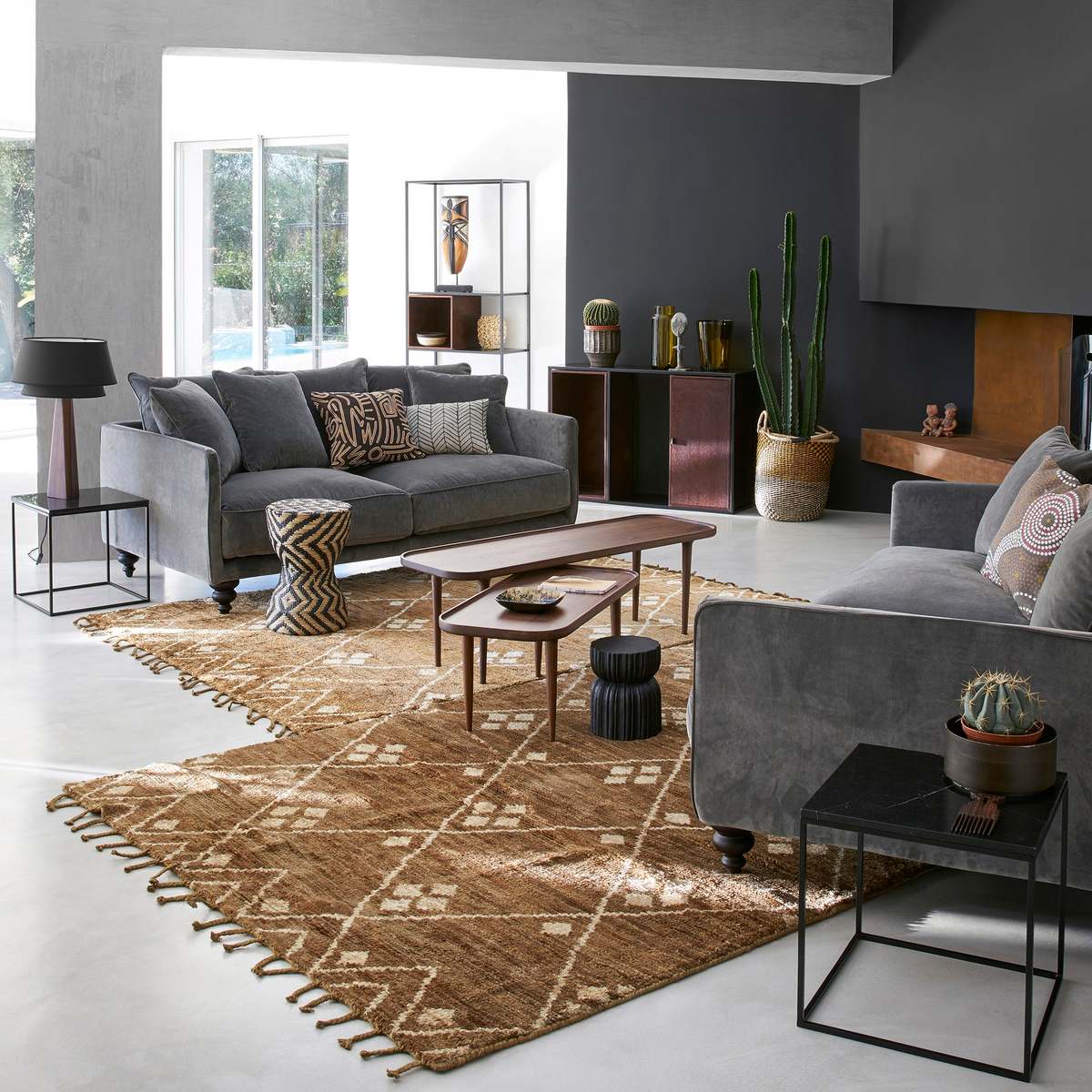 Mahaut Side Table in Marble & Metal – image 3