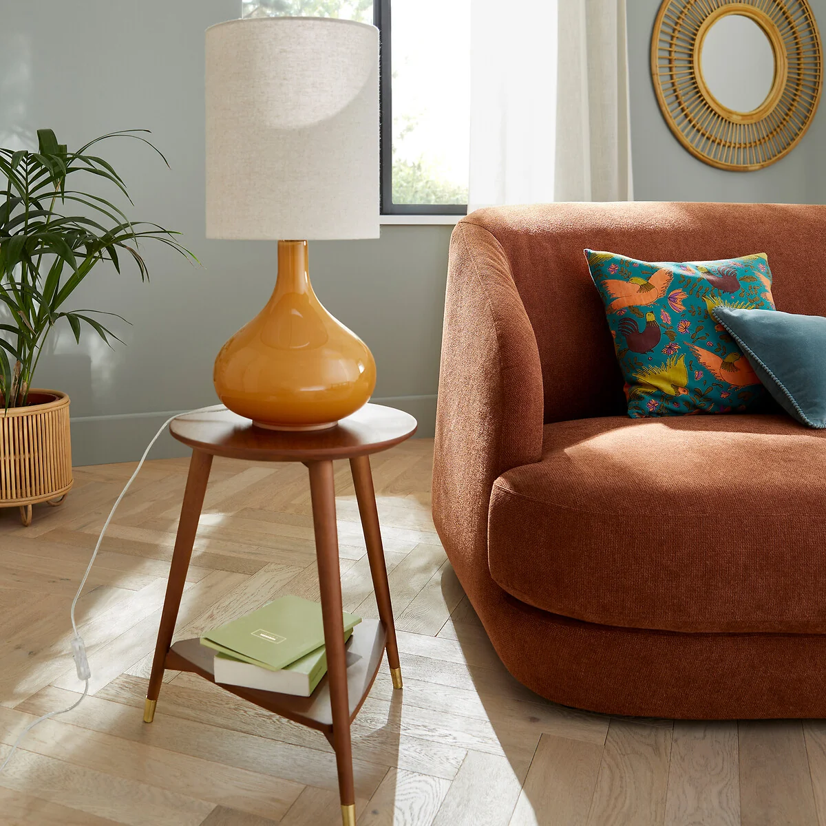 Ronda Vintage Side Table in Walnut Veneer – image 2