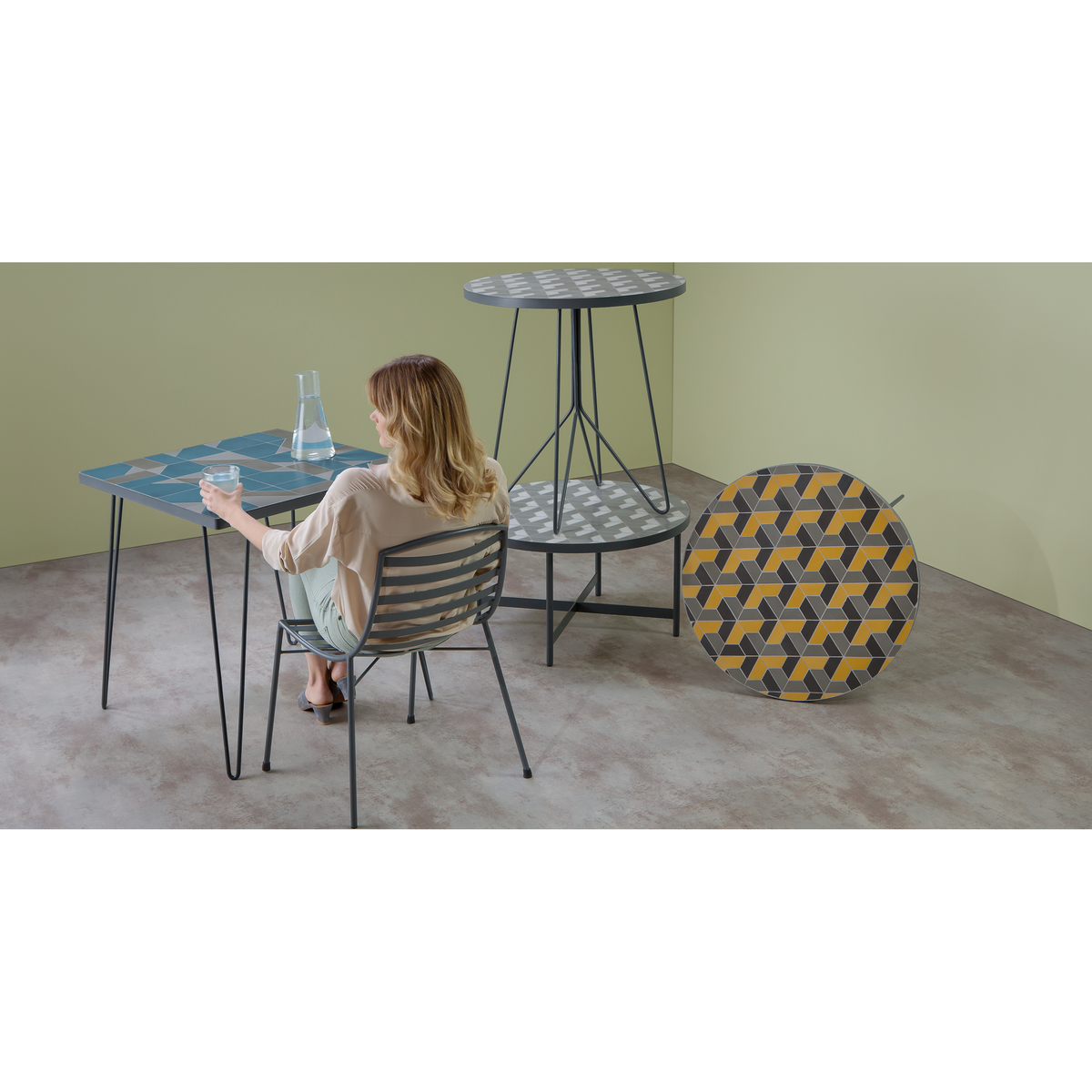 Indra Garden bistro table, grey and white marble – image 2