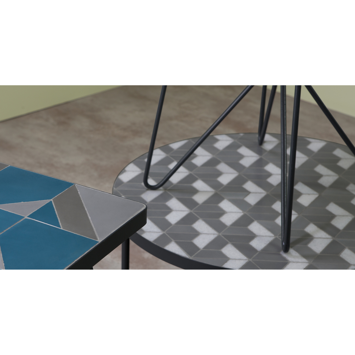 Indra Garden bistro table, grey and white marble – image 3