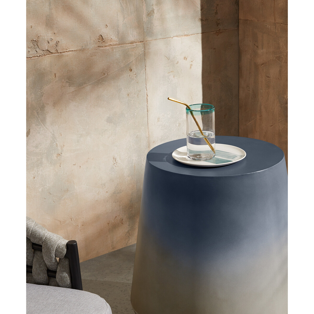 Kugel Garden Side Table, Blue Concrete – image 4