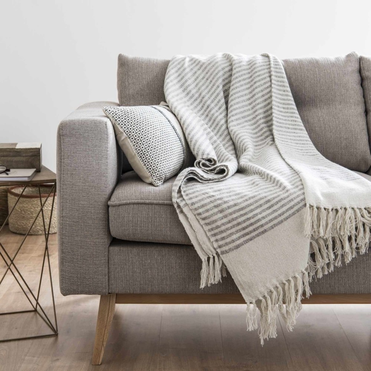 Wire Side Table – image 3