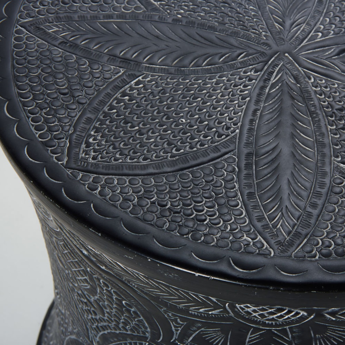 Anthracite Grey Sculpted Metal Side Table – image 2